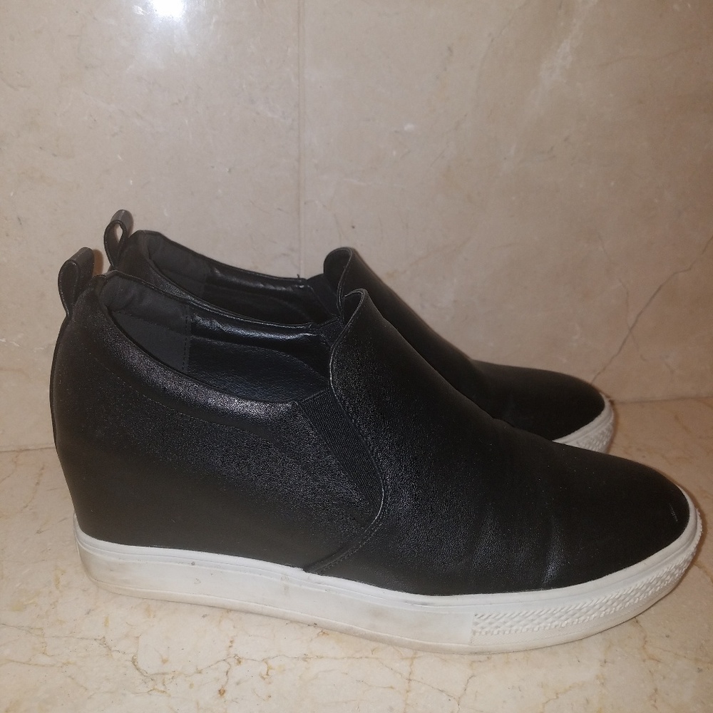 Steve Madden "Wilkes" wedge shoe 9.5